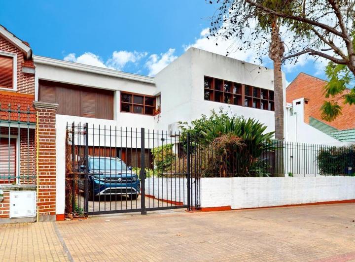 Casa · 468m² · 9 Ambientes · 4 Cocheras