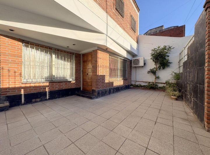 Casa · 135m² · 6 Ambientes · 1 Cochera