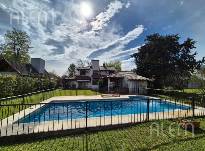 Casa · 180m² · 6 Ambientes · 1 Cochera