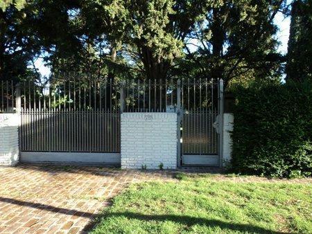 Casa · 400m² · 4 Dormitorios · 1 Cochera