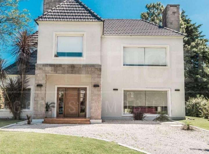 Casa · 285m² · 5 Ambientes