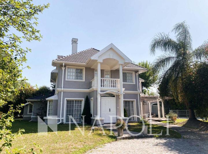 Casa · 350m² · 5 Ambientes · 2 Cocheras