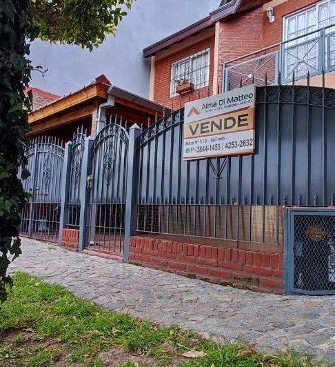 Casa · 155m² · 5 Ambientes · 2 Cocheras