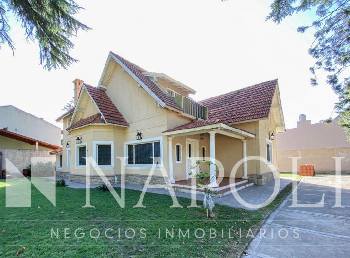 Casa · 270m² · 6 Ambientes