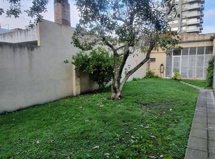 Casa · 1m² · 5 Ambientes · 1 Cochera