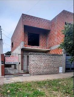 Casa · 220m² · 4 Ambientes · 2 Cocheras