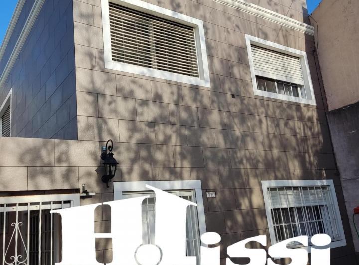Casa · 200m² · 7 Ambientes · 3 Cocheras