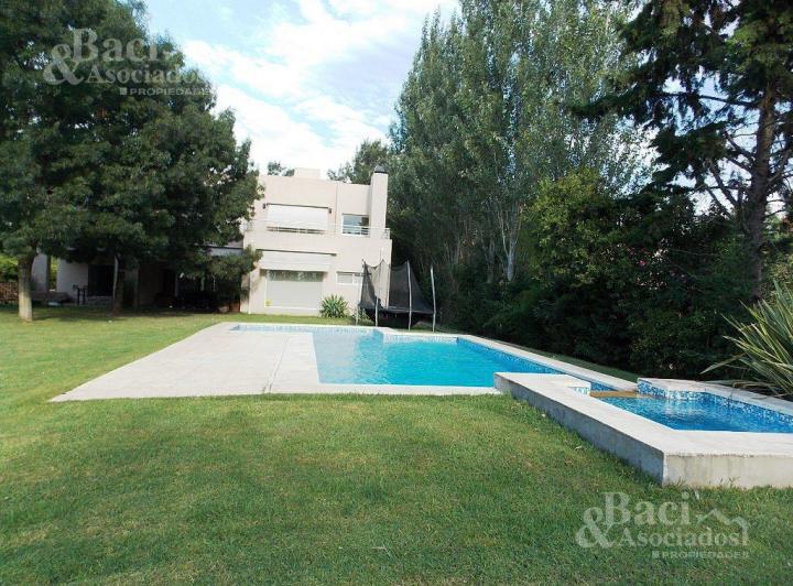 Casa · 400m² · 8 Ambientes · 2 Cocheras