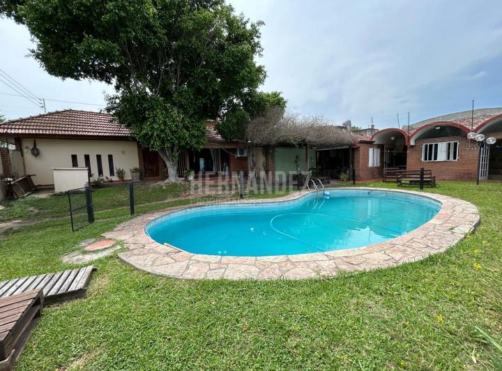 Casa · 170m² · 5 Ambientes · 4 Cocheras