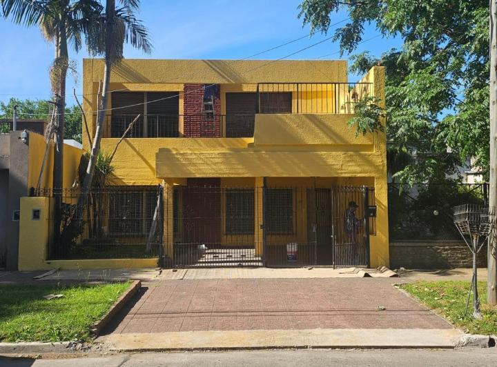 Casa · 260m² · 5 Ambientes · 2 Cocheras