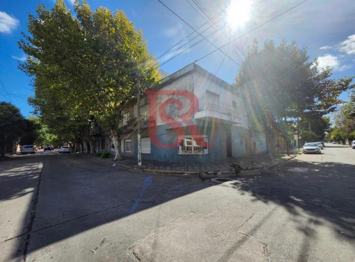 Casa · 300m² · 6 Ambientes · 4 Cocheras