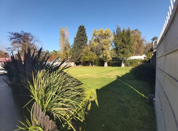 Casa · 300m² · 5 Ambientes · 3 Cocheras