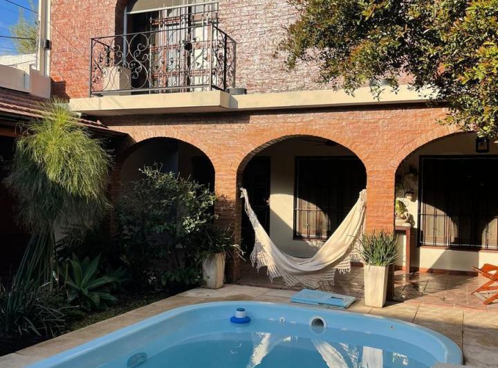 Casa · 240m² · 6 Ambientes · 1 Cochera