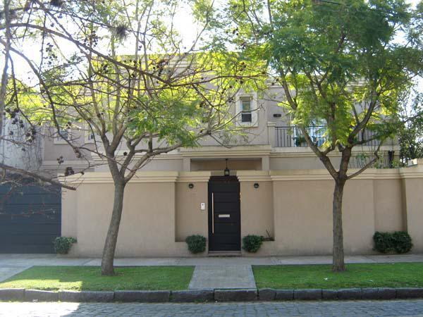 Casa · 307m² · 4 Dormitorios · 6 Cocheras