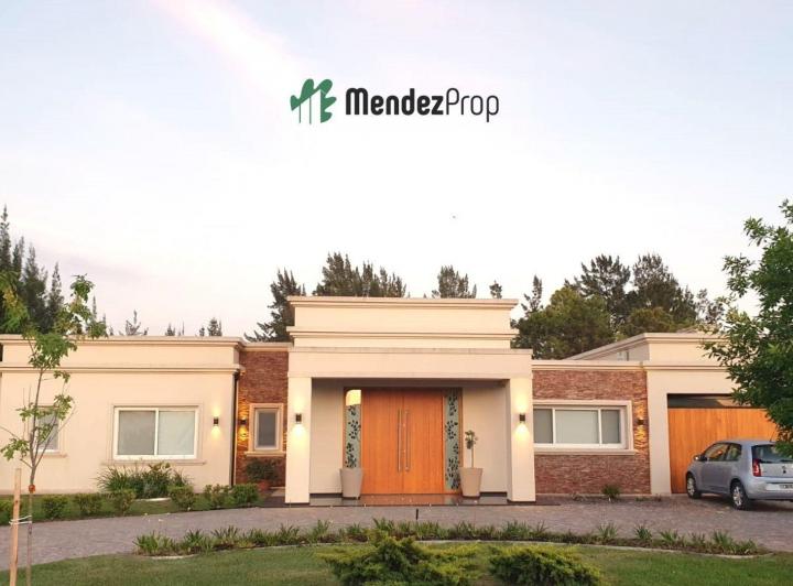 Casa · 306m² · 5 Ambientes · 11 Cocheras