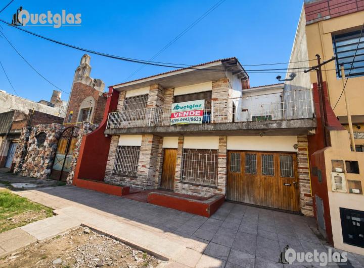 Casa · 200m² · 6 Ambientes · 2 Cocheras
