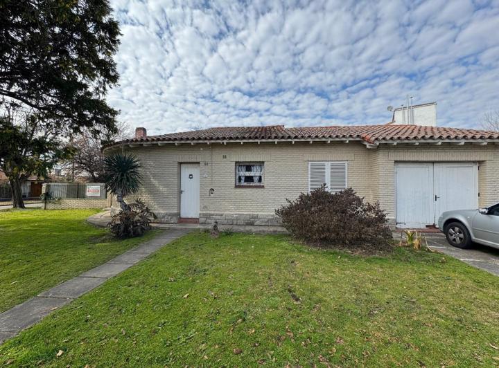 Casa · 180m² · 5 Ambientes · 1 Cochera