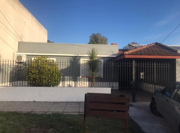 Casa · 112m² · 6 Ambientes · 2 Cocheras