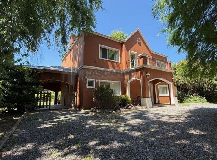 Casa · 265m² · 5 Ambientes · 2 Cocheras