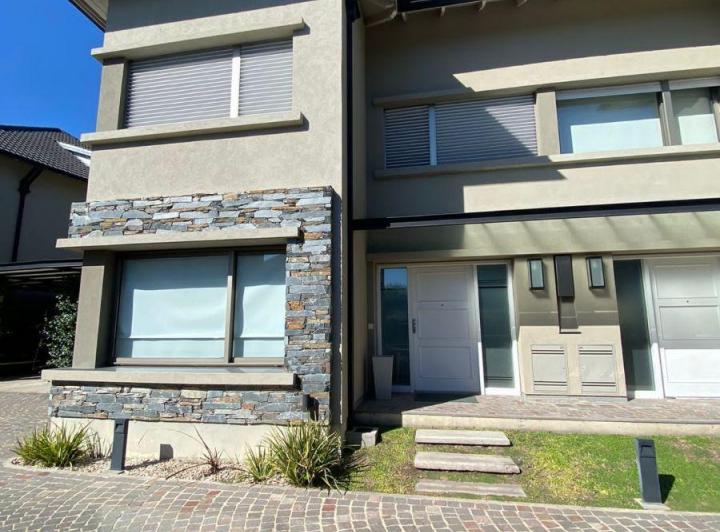 Casa · 150m² · 5 Ambientes · 2 Cocheras