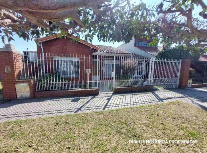 Casa · 200m² · 6 Ambientes · 1 Cochera
