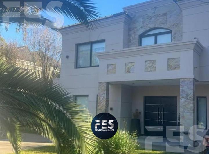 Casa · 400m² · 6 Ambientes · 7 Cocheras