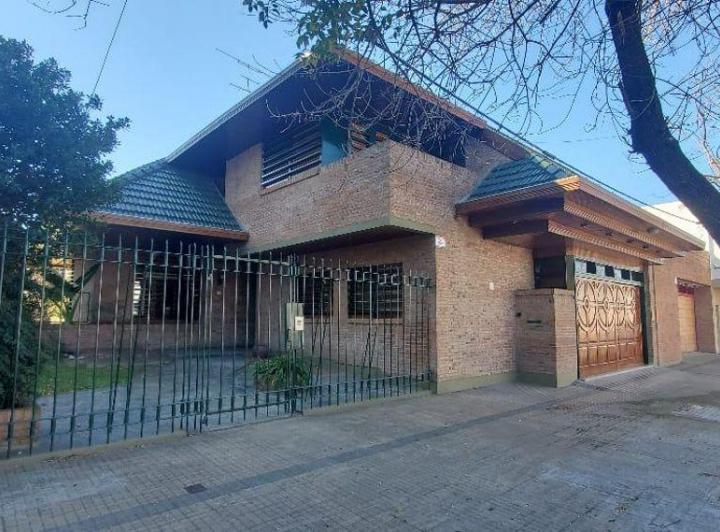 Casa · 450m² · 5 Ambientes · 1 Cochera
