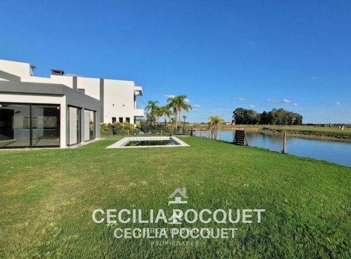 Casa · 220m² · 6 Ambientes · 2 Cocheras