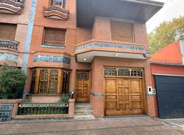 Casa · 161m² · 5 Ambientes · 1 Cochera