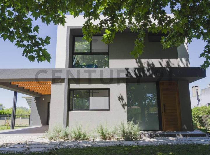 Casa · 170m² · 5 Ambientes · 2 Cocheras