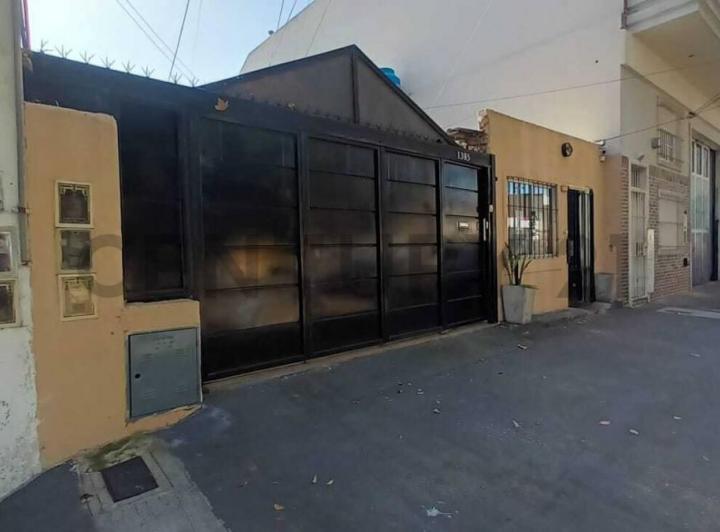 Casa · 216m² · 9 Ambientes · 1 Cochera