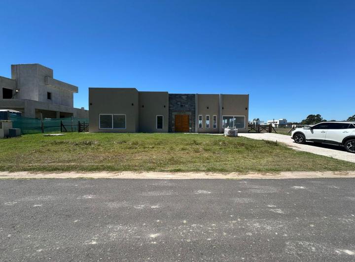 Casa · 200m² · 4 Dormitorios