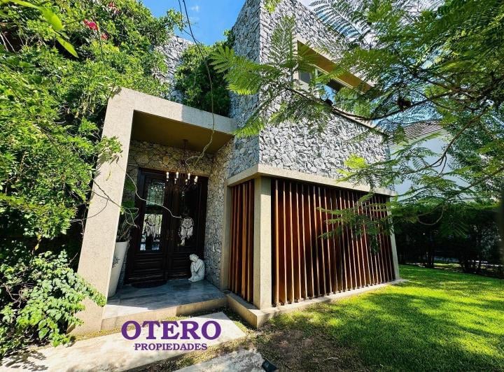 Casa · 318m² · 5 Ambientes · 7 Cocheras