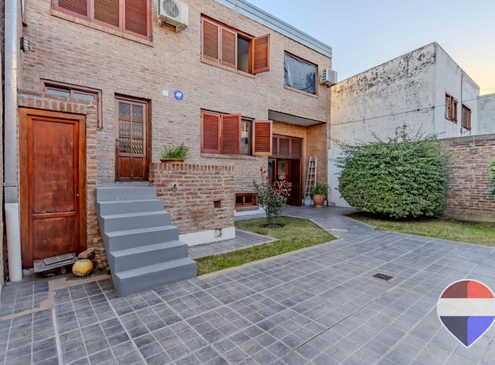 Casa · 254m² · 5 Ambientes · 3 Cocheras