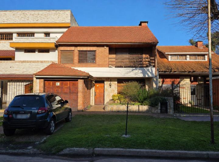 Casa · 238m² · 5 Ambientes · 1 Cochera