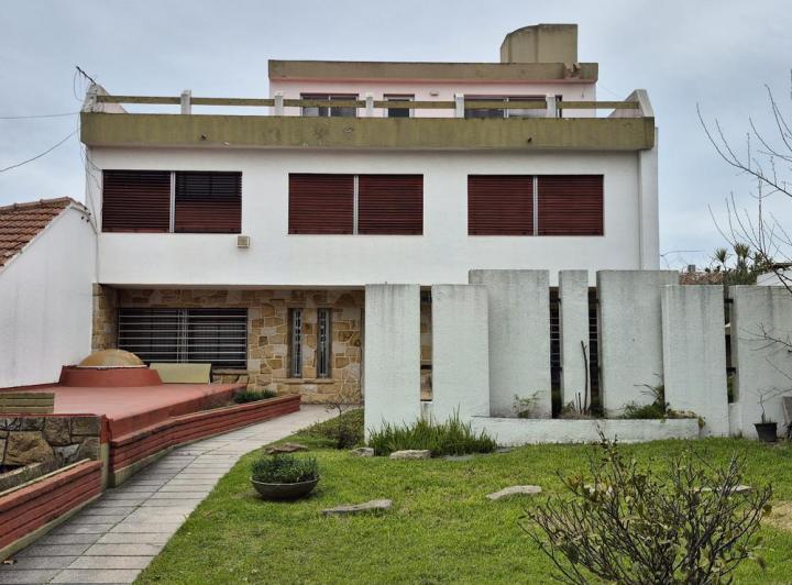 Casa · 381m² · 5 Ambientes · 1 Cochera
