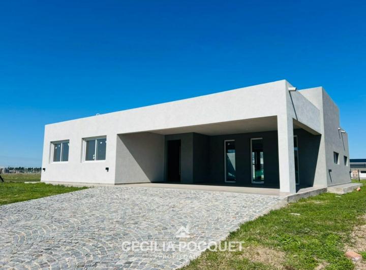 Casa · 144m² · 5 Ambientes · 1 Cochera