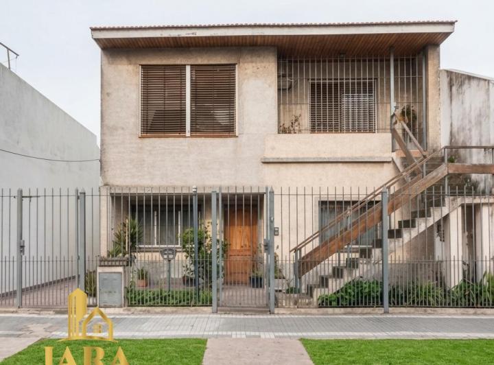 Casa · 185m² · 7 Ambientes · 2 Cocheras