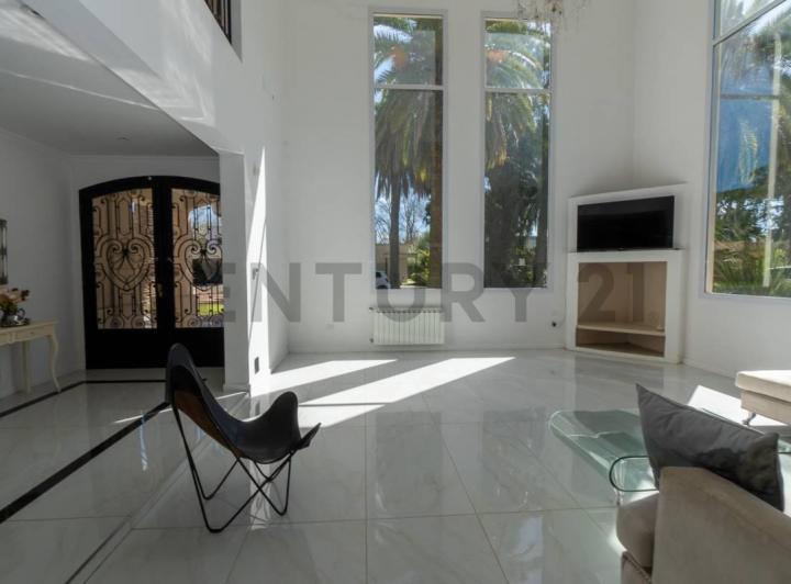 Casa · 506m² · 7 Ambientes · 4 Cocheras
