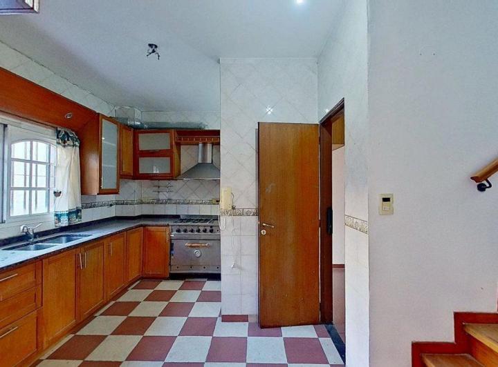 Casa · 185m² · 5 Ambientes · 2 Cocheras