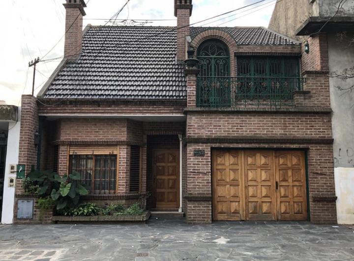 Casa · 1m² · 7 Ambientes