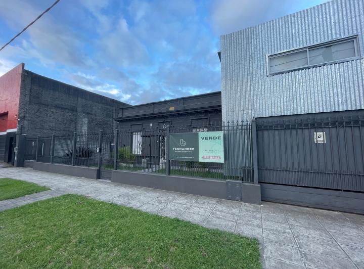 Casa · 360m² · 8 Ambientes · 4 Cocheras