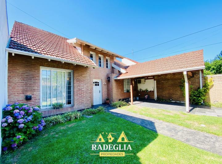 Casa · 180m² · 5 Ambientes · 2 Cocheras