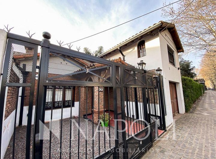 Casa · 100m² · 5 Ambientes · 1 Cochera