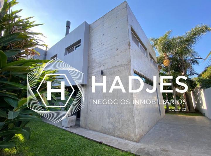 Casa · 300m² · 5 Ambientes · 2 Cocheras