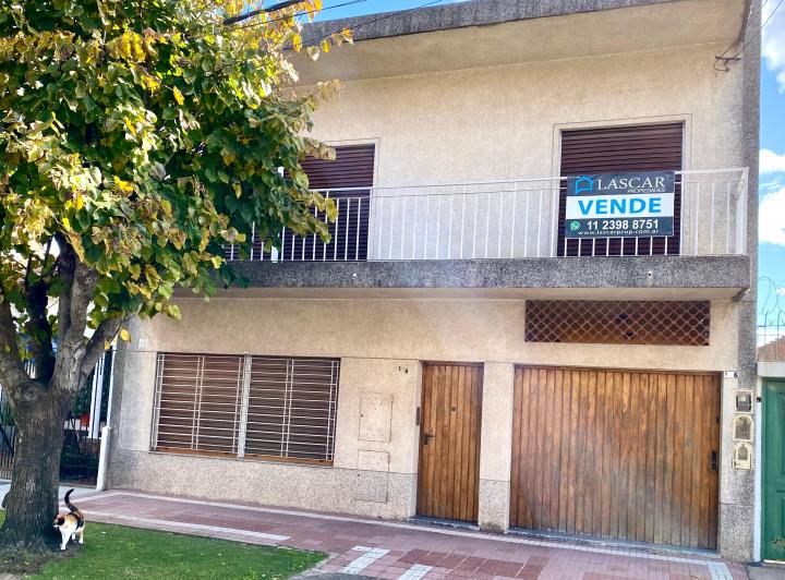 Casa · 310m² · 7 Ambientes · 4 Cocheras