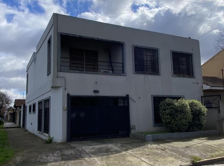 Casa · 235m² · 6 Ambientes · 1 Cochera