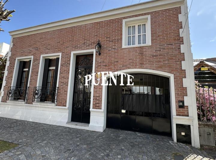 Casa · 297m² · 6 Ambientes · 2 Cocheras