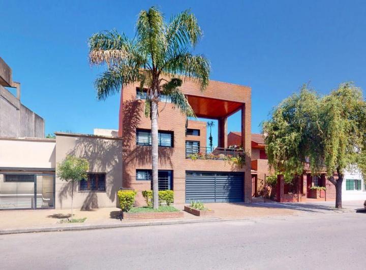 Casa · 500m² · 10 Ambientes · 3 Cocheras