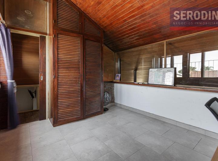 Casa · 200m² · 5 Ambientes · 3 Cocheras